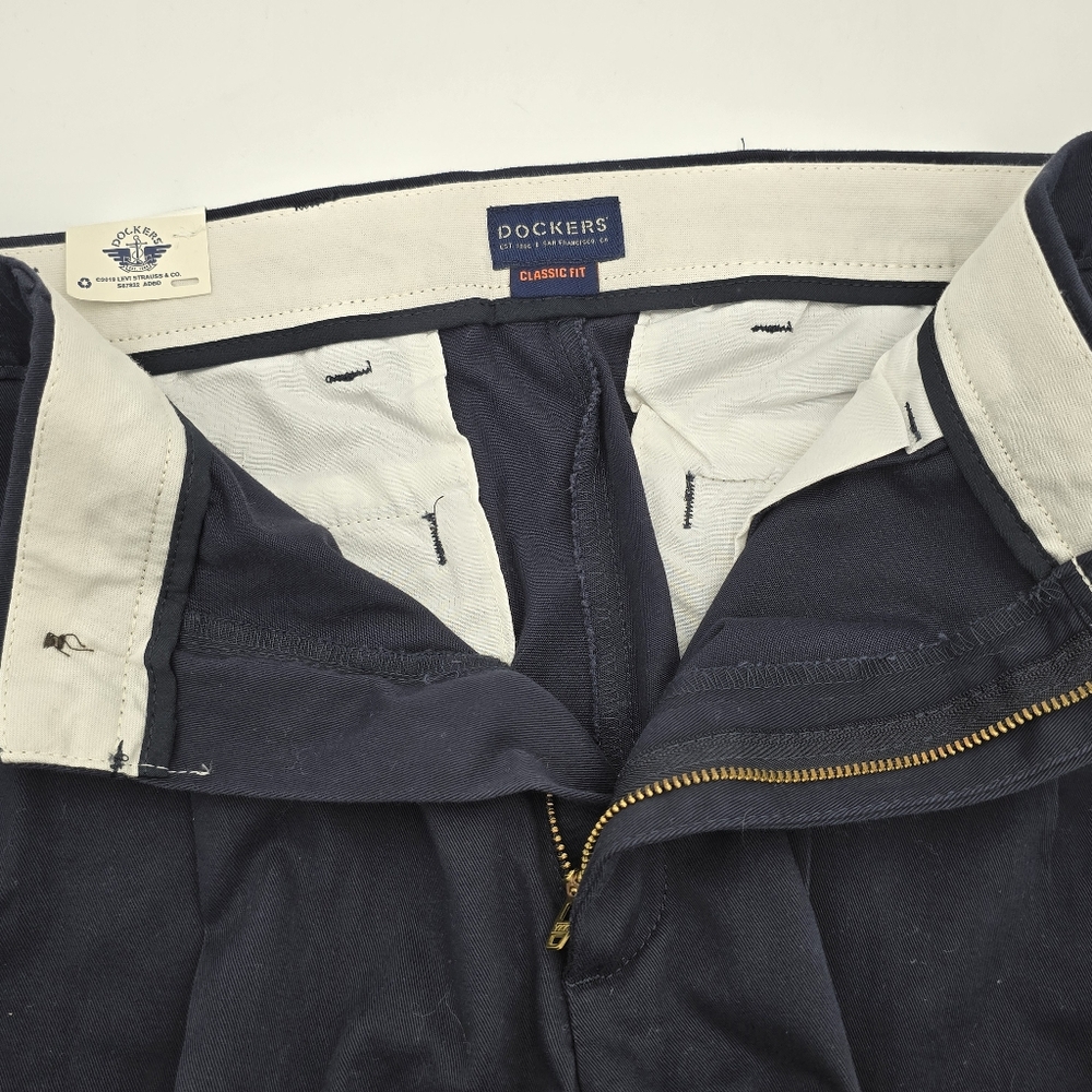NWT Dockers Easy Khaki Cladsic Fit Pleated Wrinkle-Free Pants, Mens 36x30, Navy - Picture 9 of 16